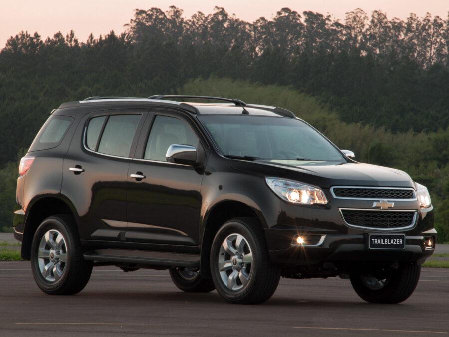 Chevy Trailblazer Lug Nut Size & Torque Specs