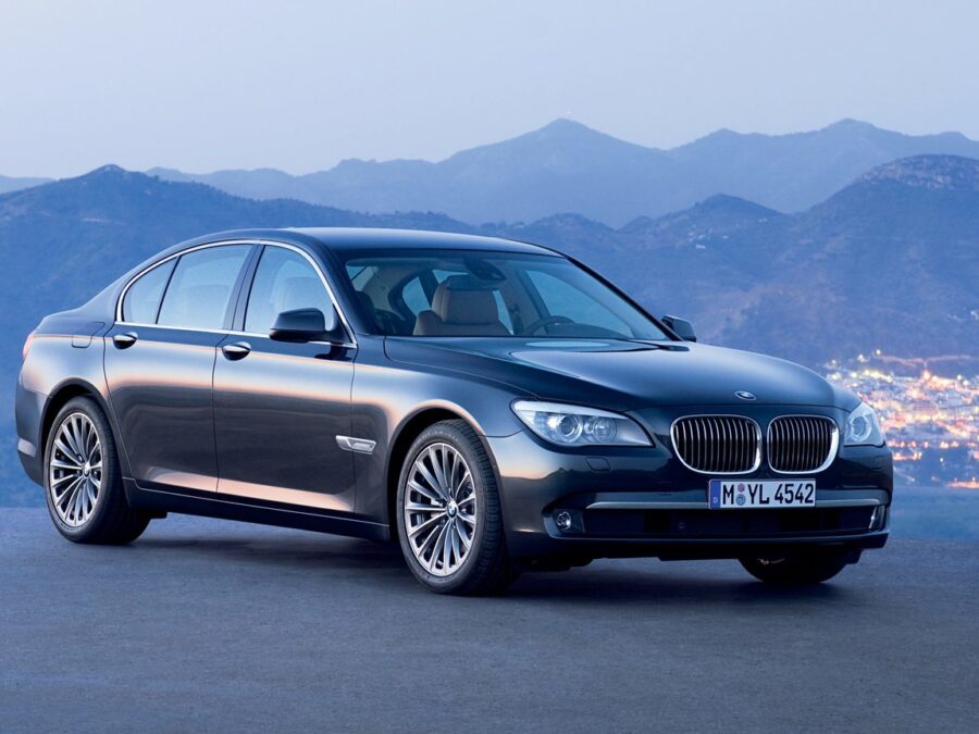 BMW 7er: Lug Nut Size & Torque Specs