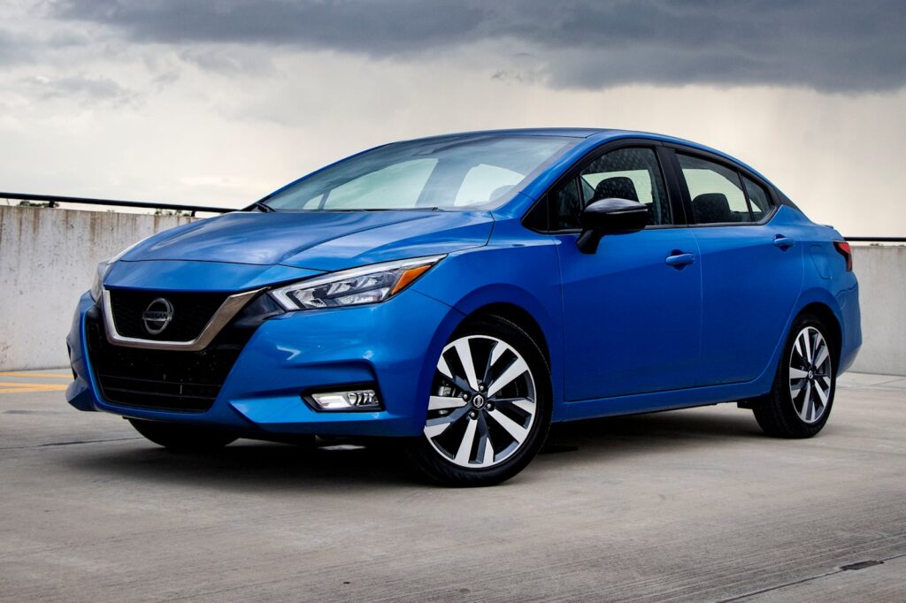 Nissan Versa Lug Nut Size & Torque Specs