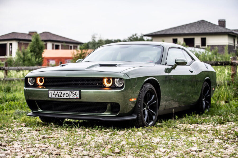 Dodge Challenger: Lug Nut Size & Torque Specs