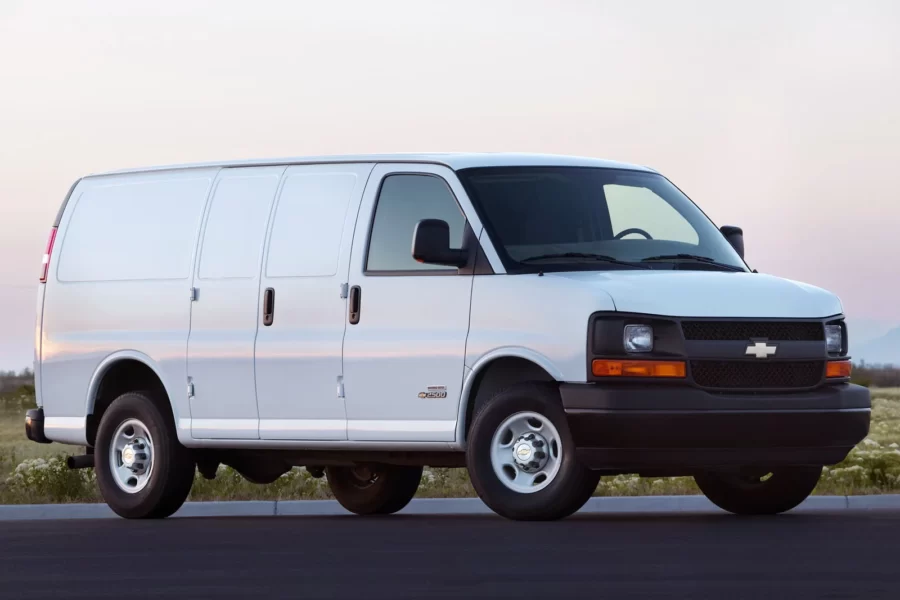 Chevy Express 2500 Lug Nut Size & Torque Specs