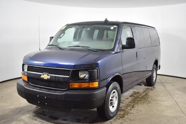 Chevy Express 2500 Lug Nut Size & Torque Specs