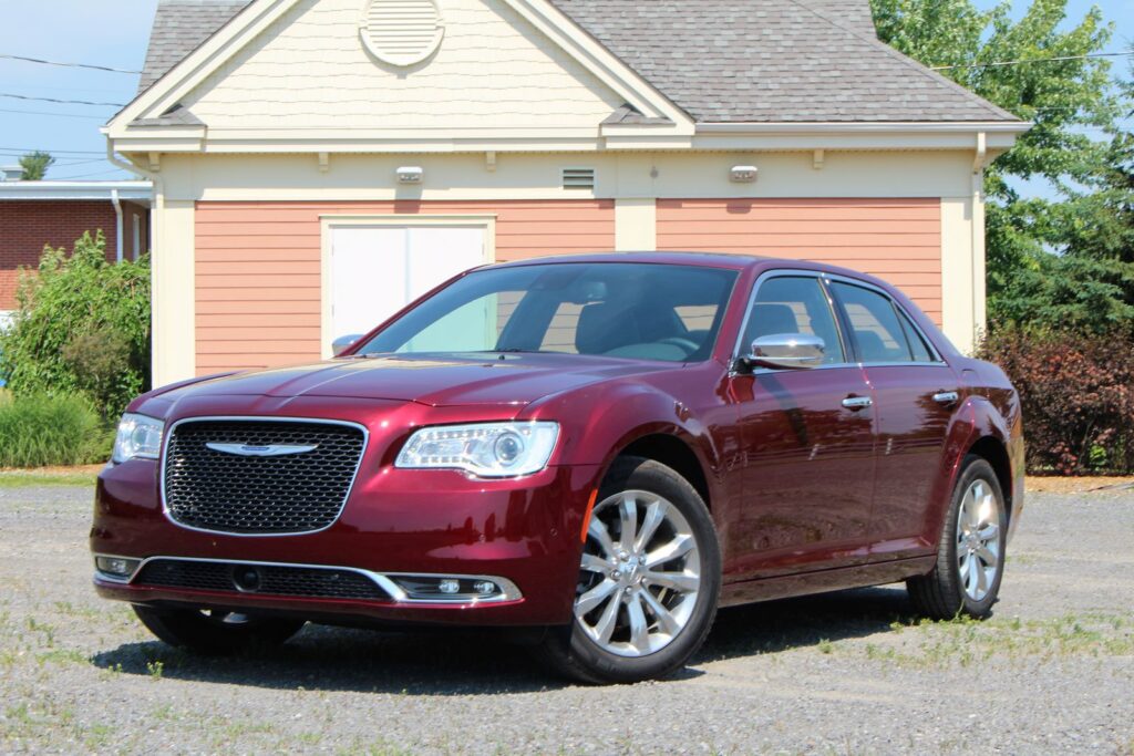 Chrysler 300: Lug Nut Size & Torque Specs