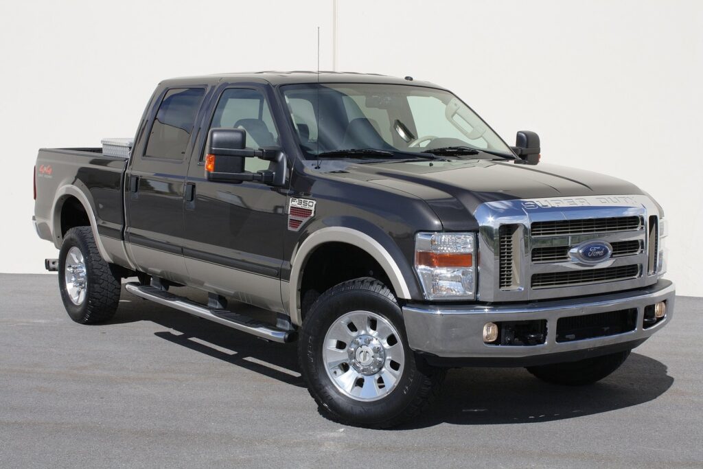 Ford F-350 Lug Nut Size & Torque Specs