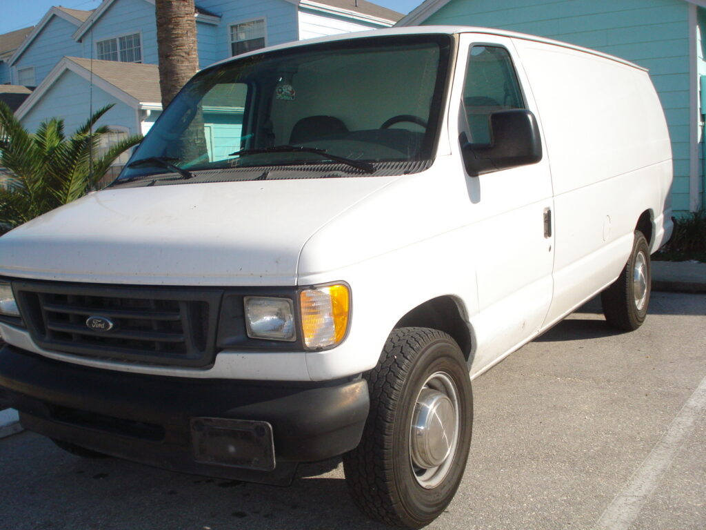 Ford E250 Lug Nut Size & Torque Specs