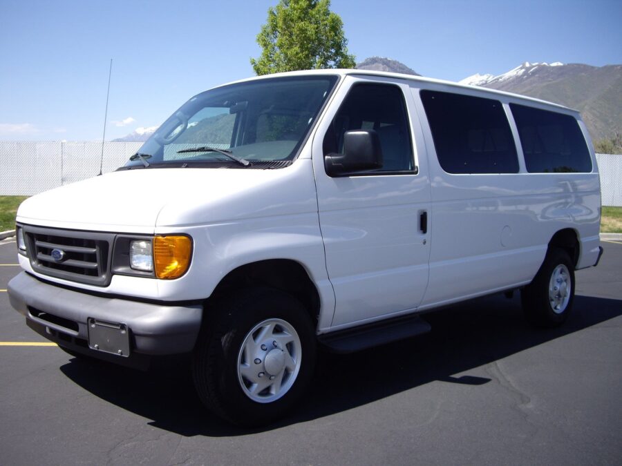 Ford E350 Lug Nut Size & Torque Specs