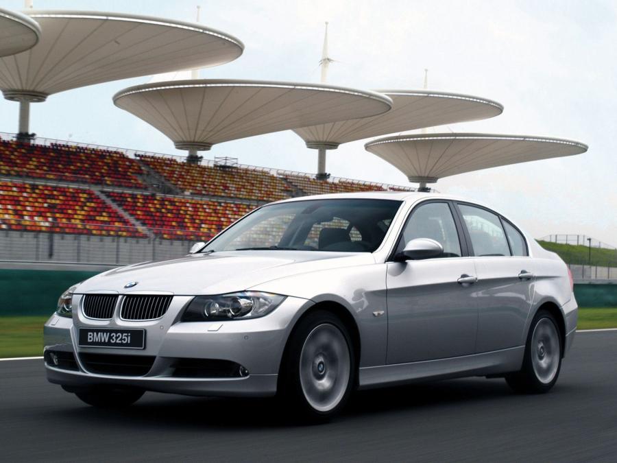 BMW 325i Lug Nut Size & Torque Specs